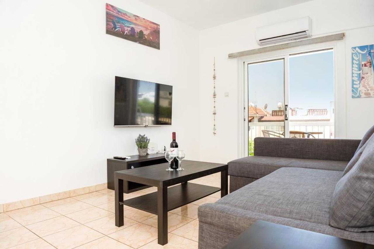 Mynapa Apartments Ajía Nápa Eksteriør bilde