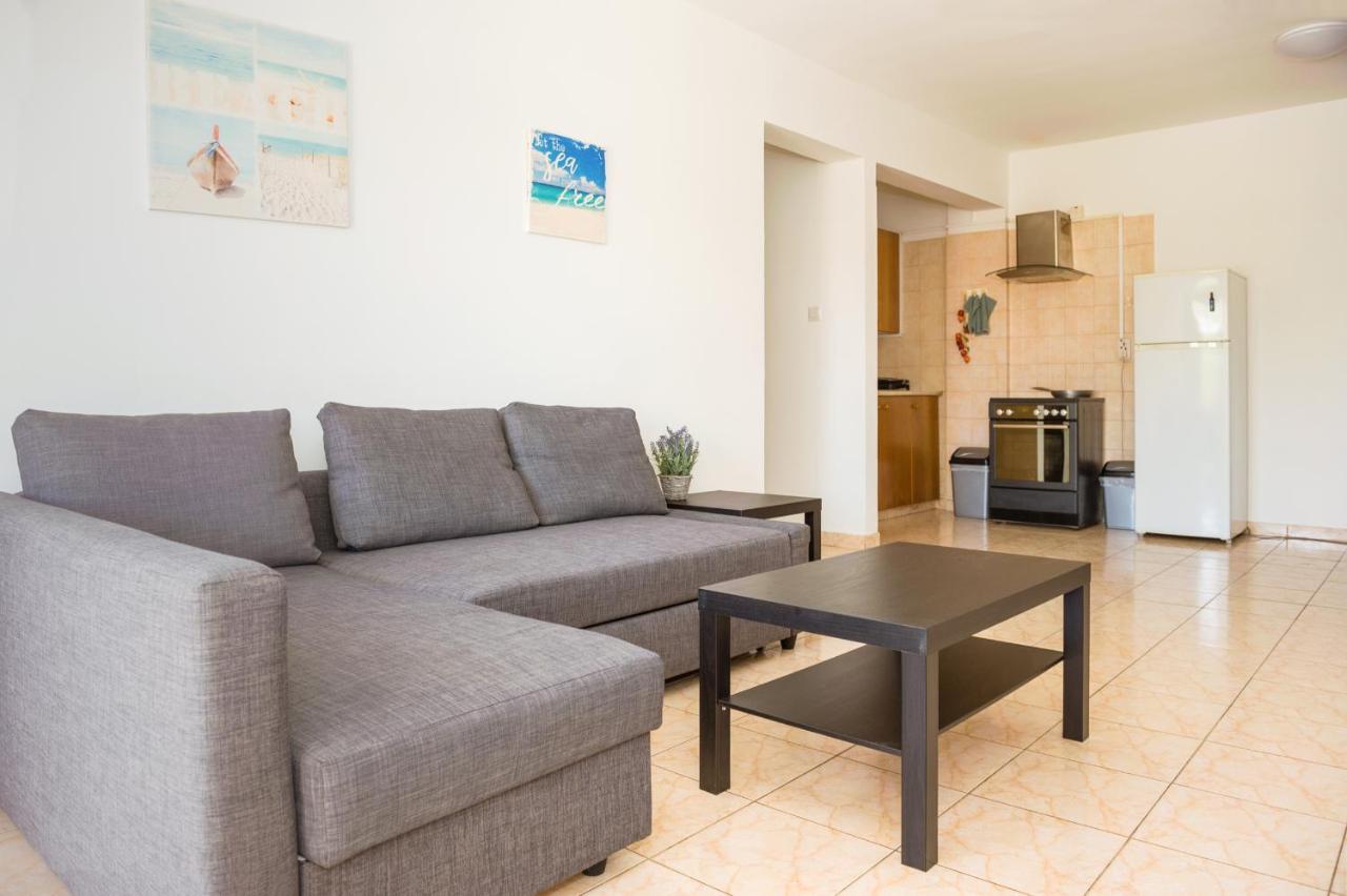 Mynapa Apartments Ajía Nápa Eksteriør bilde