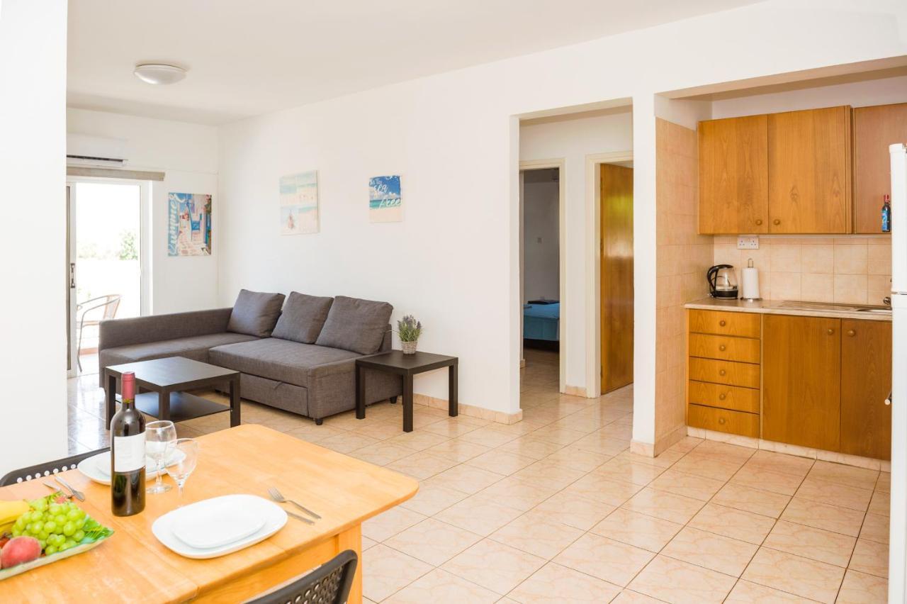 Mynapa Apartments Ajía Nápa Eksteriør bilde