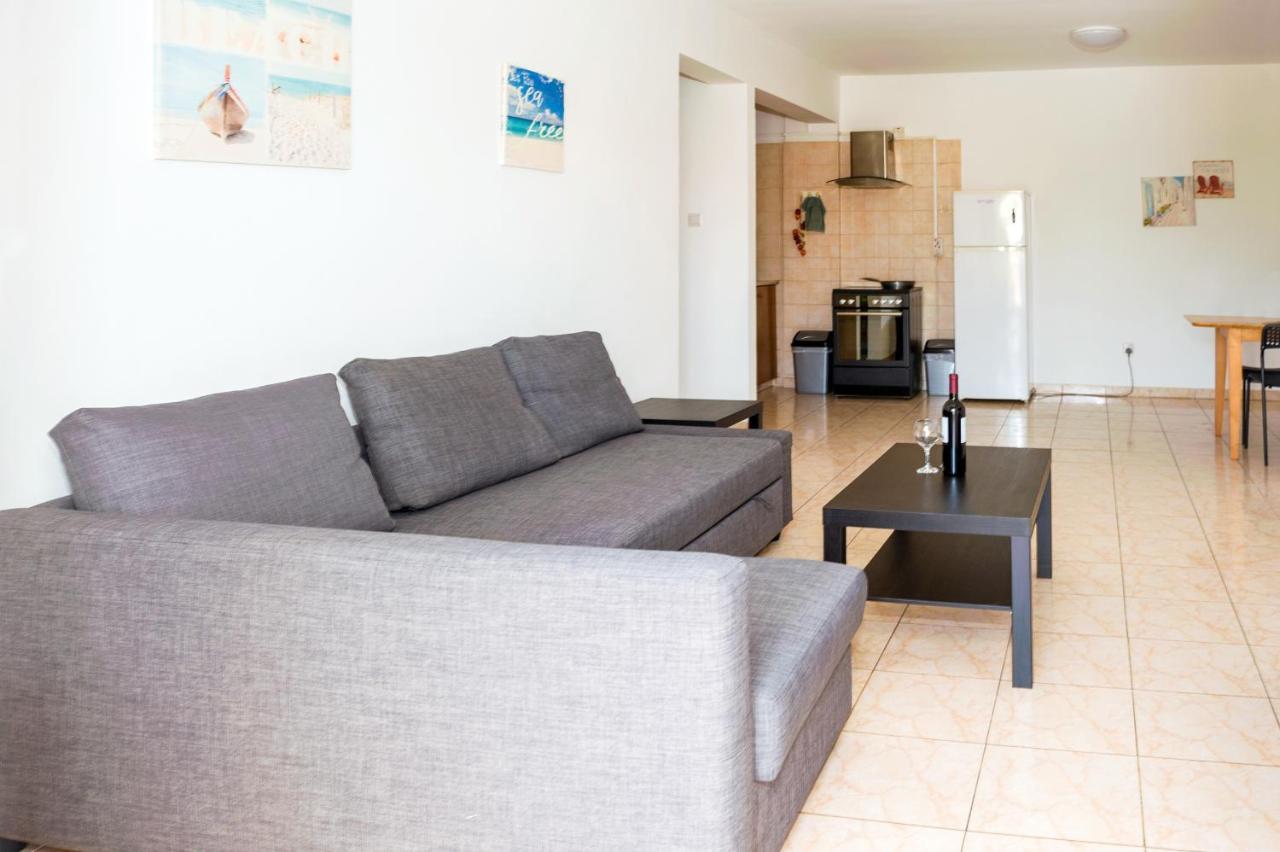 Mynapa Apartments Ajía Nápa Eksteriør bilde