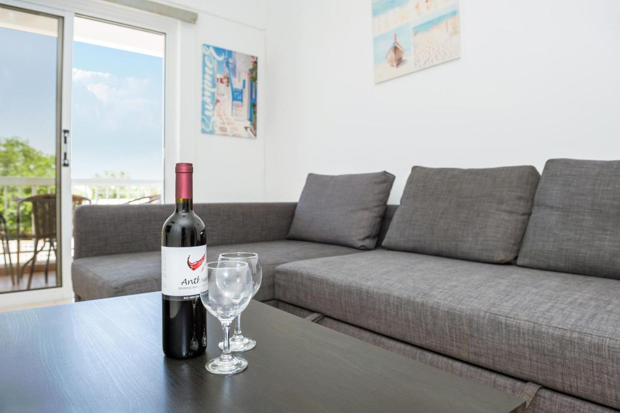 Mynapa Apartments Ajía Nápa Eksteriør bilde