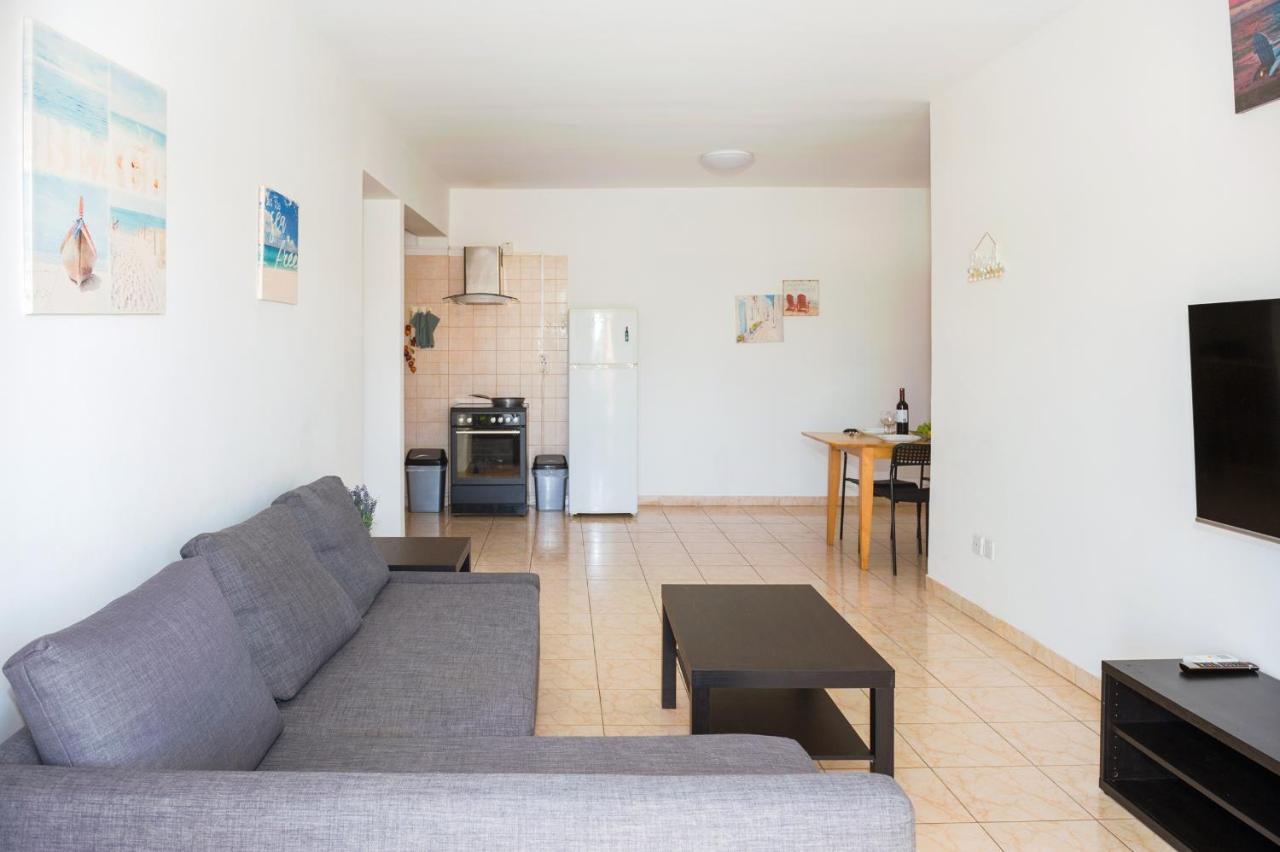 Mynapa Apartments Ajía Nápa Eksteriør bilde