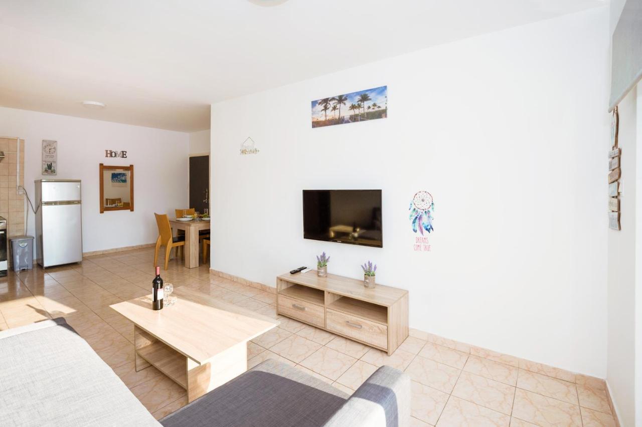 Mynapa Apartments Ajía Nápa Eksteriør bilde