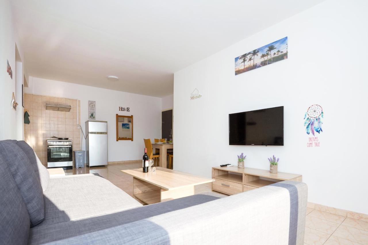 Mynapa Apartments Ajía Nápa Eksteriør bilde